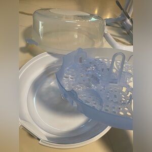 Portable microwave baby bottle sanitizer